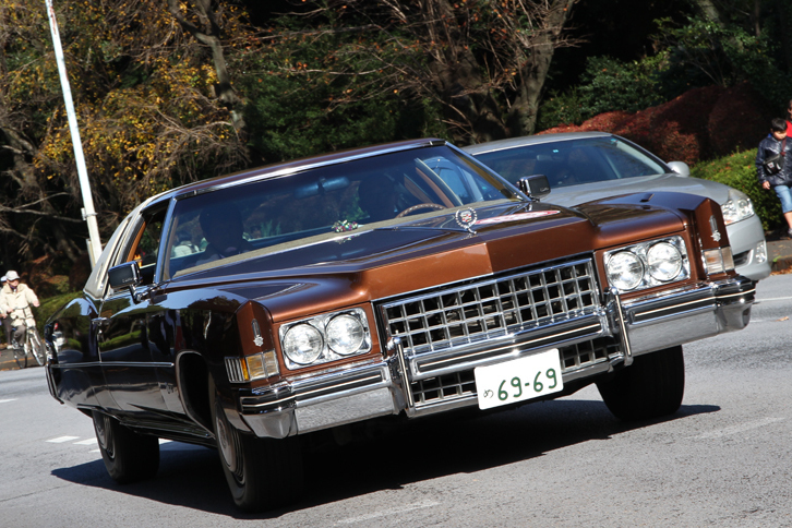 1973年「キャデラック・エルドラド」。最高級パーソナルカーであるエルドラドは、合理的な理由は見当たらないが、1967年からFF化されていた。1971年から1976年までは8.2リッターという量産車史上最大のV8を搭載した、史上最大のFF車だった。