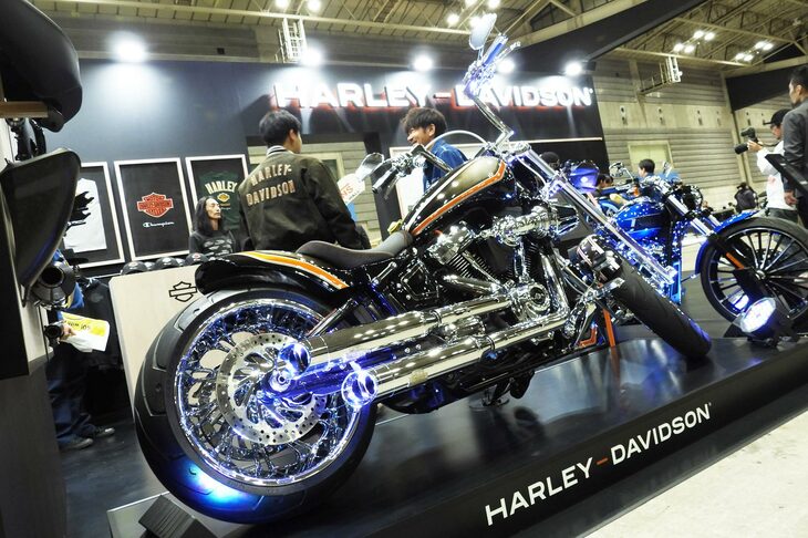 ハーレーダビッドソン南大阪の手になる2022年式「ハーレーダビッドソン・ブレイクアウト」。