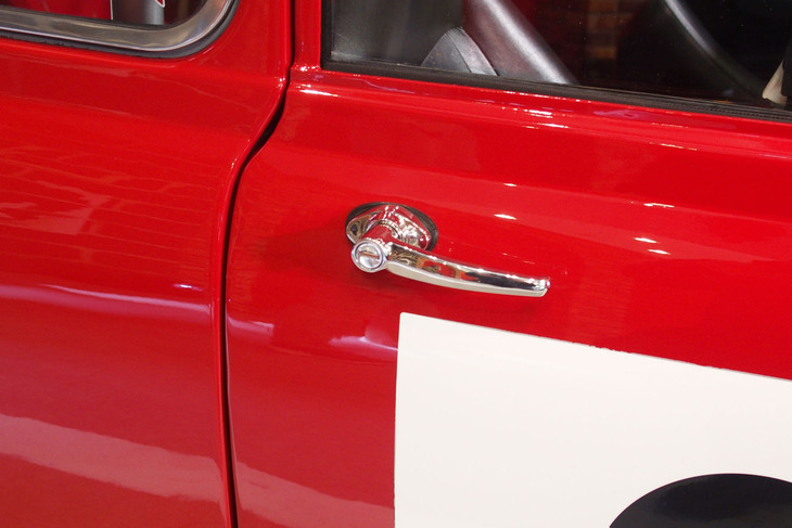 1964年のモンテカルロラリー仕様にカスタマイズされた「モーリスMiniクーパー」。