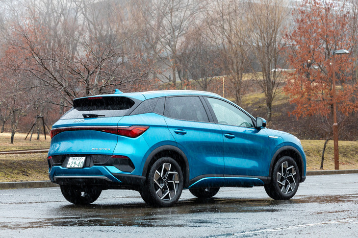 駆動用のリン酸鉄リチウムイオンバッテリーの容量は58.56kWh。WLTCモードの一充電走行距離は470km。電力を住宅などで活用できるV2Hにも対応している。