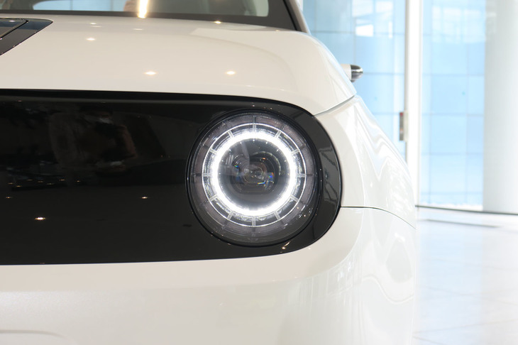 ホンダeアドバンス（ヘッドランプ）