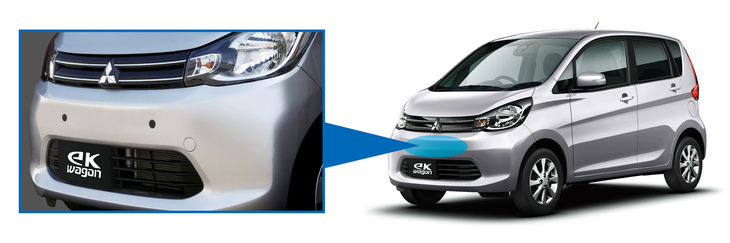 超音波センサーを車両前後バンパーに後付け。約3m以内の壁やガラスなどの障害物が検知できる。