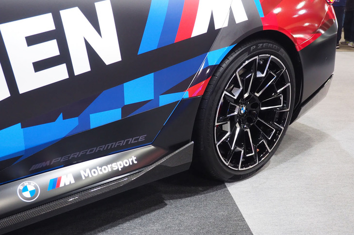 BMW M5 M xDriveツーリング（2026年BMW＆MINI Racing先導モデル）