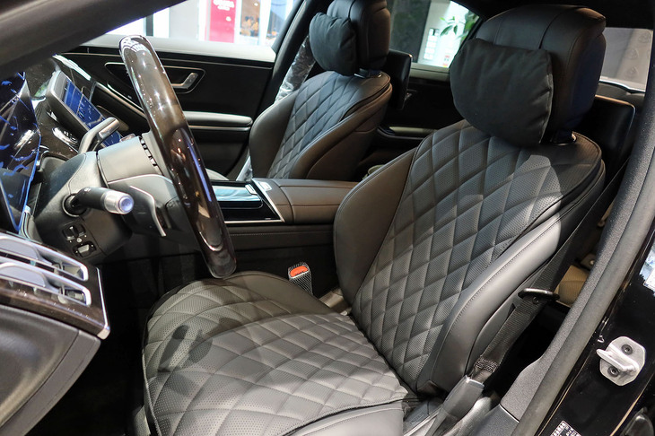 メルセデス・ベンツS580 4MATICロング ナイトエディション（フロントシート）