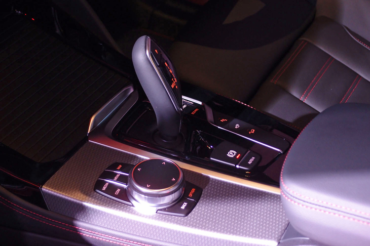 BMW X4 M40i（シフトノブ）