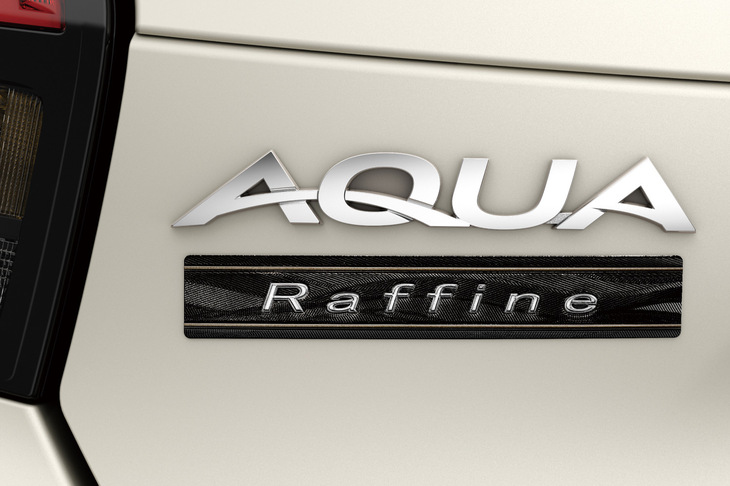 アクセサリーセット「Z“Raffine”セットA／セットB」に含まれるバックドアエンブレム。