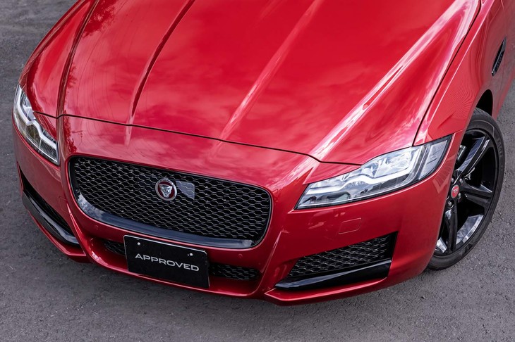 「ジャガー・ランドローバー・アプルーブド足立」の販売車両である2018年式の「ジャガーXFスポーツブレイク プレステージ」には、スポーティーなエクステリアをもたらすブラックパック（13万円）が装備されていた。