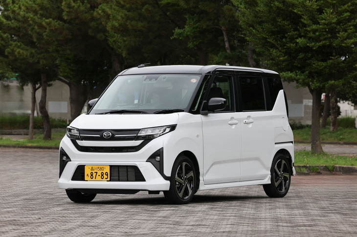 2025年6月に登場した新型「ダイハツ・ムーヴ」。1995年に登場した初代から数えて、最新モデルで7代目となる。今回はターボエンジンを搭載する車両本体価格が189万7500円の「RS」（FWD車）に試乗した。