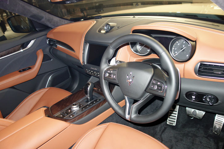 マセラティ・レヴァンテ ディーゼル グランルッソ