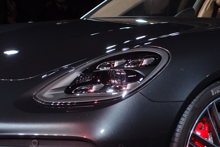 ポルシェ・パナメーラ（ヘッドランプ）