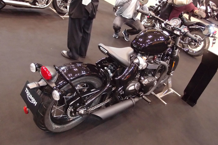 トライアンフ・ボンネビル ボバー ブラック