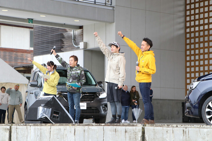 オープニングステージの後は、恒例となったテレビ番組『クルマでいこう』の公開収録を実施。番組MCは、自動車ジャーナリストの岡崎五郎さんと藤島知子さん。番組では、サプライズ公開された2台の「カングー」が紹介された。