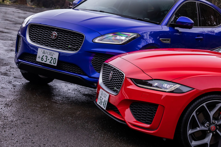 「E-LINE」と呼ばれるジャガーのコンパクトクラスには、4ドアサルーン「XE」（手前）とプレミアムSUV「E-PACE」（奥）の2モデルがラインナップされる。今回は最高出力300PSを誇るE-PACEの高性能モデル「R-DYNAMIC HSE P300」に試乗した。