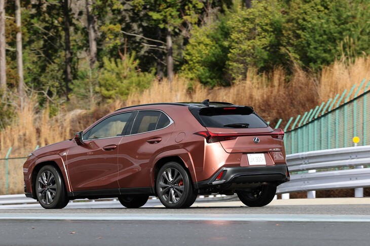 前後制動力配分が可能なブレーキシステムも採用。操作初期のリニアな制動感や強めにペダルを踏み込んだ際の制動姿勢の安定感が追求された。