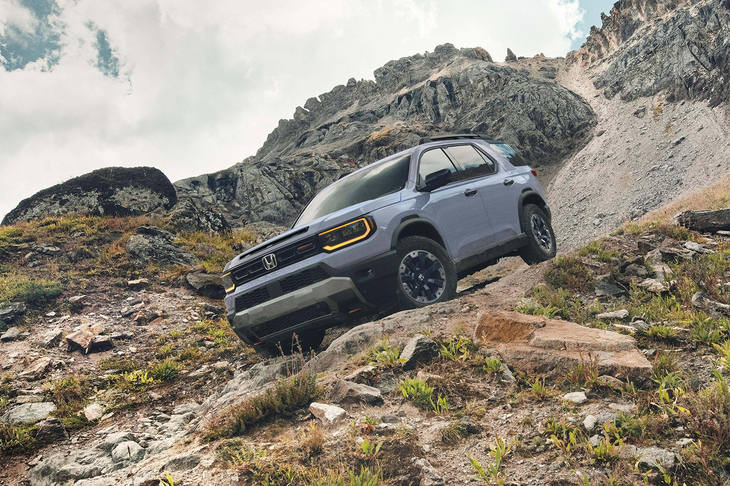 「インテグラ」とともに「ホンダ・パスポート」の国内導入も発表された。3.5リッターV6エンジン搭載のSUVだが、車両の全幅は2mを超えている。