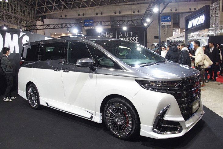 トヨタ・アルファード（TOM’S）