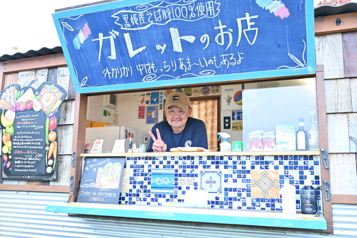 Chalet de Montagneでは地元である黒姫産のそば粉100％にこだわる。現在は移動販売のみだが、店舗を建設中とのこと。