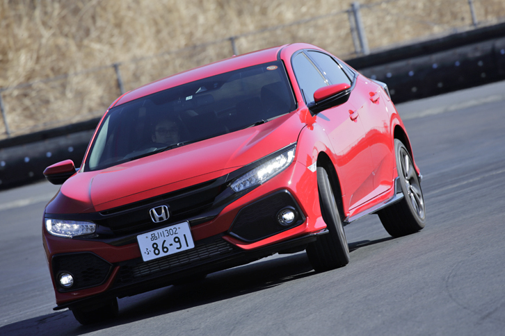 「タイプR」よりも現実的なノーマル「シビック」。今回は、セダンよりもスポーティーにしつけられたというハッチバックを連れ出した。（photo：北畠主税）