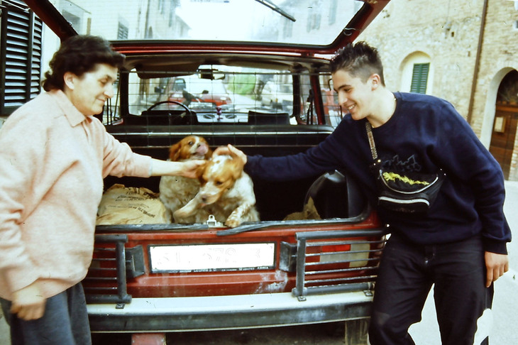 その家では、ディアナ＆デイジーと名づけられた愛犬を運ぶのにも使っていた。