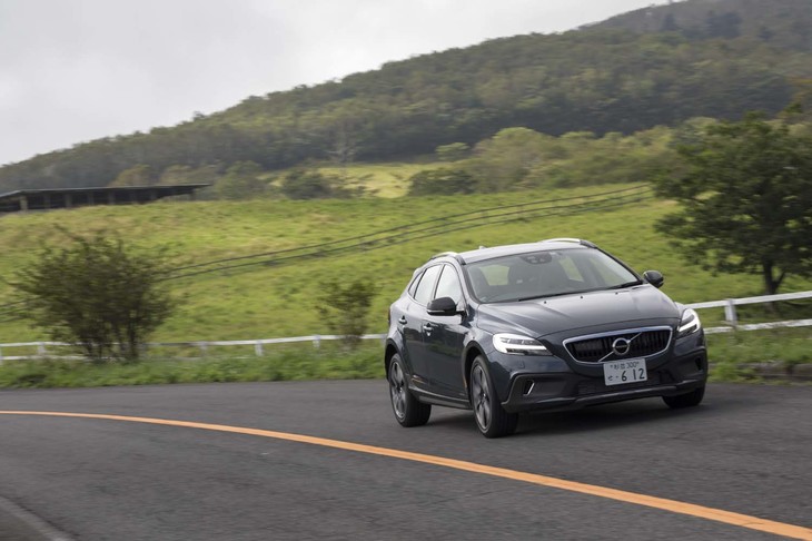 ボルボV40クロスカントリーT5 AWDサマム