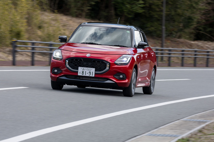 新開発のZ12E型1.2リッター3気筒エンジンは最高出力82PS、最大トルク108N・mを発生。下位グレードの「XG」以外はマイルドハイブリッド（3.1PS／60N・m）付きだ。