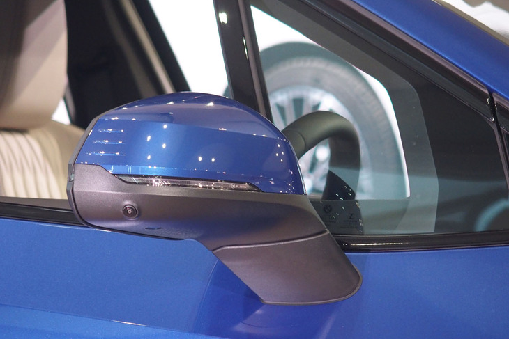 218dアクティブツアラーMスポーツ（ドアミラー）