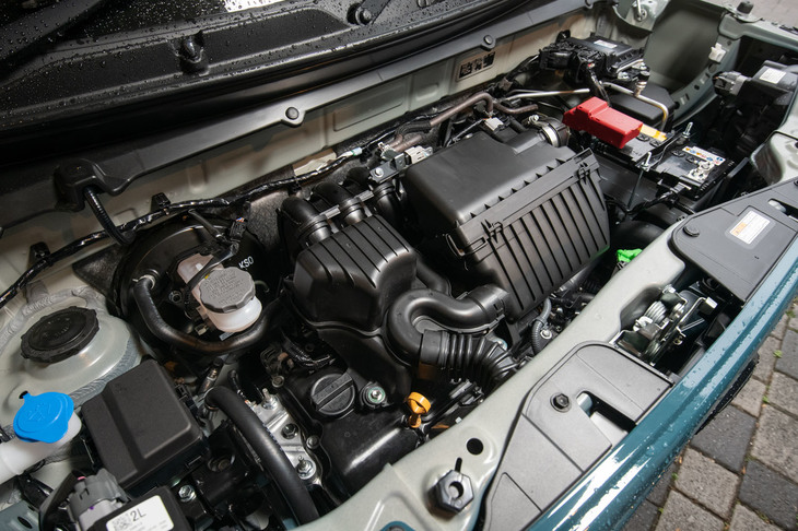 新開発のR06D型エンジンは、従来のR06A型と比べて幅広い回転域で熱効率の改善が図られている。現状では新型「ハスラー」および「ワゴンR」に搭載されている。