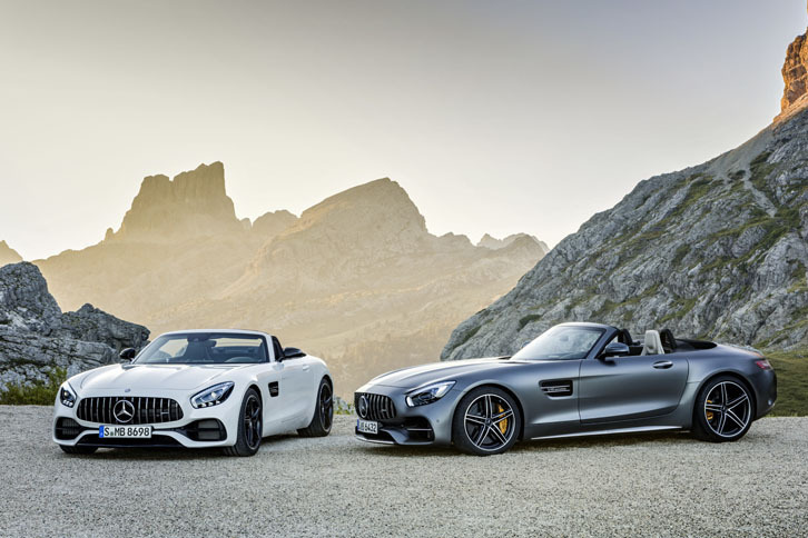 左から「AMG GTロードスター」と「AMG GT Cロードスター」。