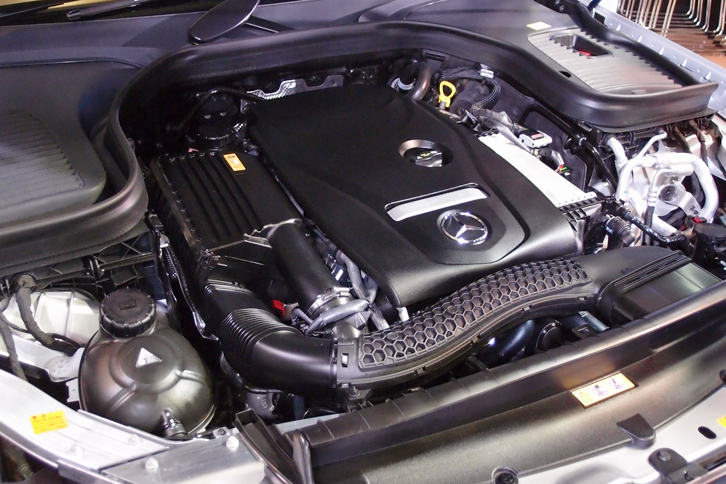 2リッター直4直噴ターボエンジン。最高出力211ps、最大トルク35.7kgmを発生する。