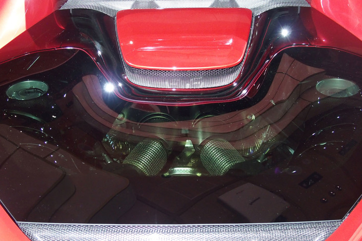 フェラーリ296GTB（エンジンフード）