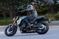 スタイリッシュなだけでなく、走りもしっかりつくり込まれていた「GSX-8T」。兄弟車として、ヘッドライトカウルやアンダーカウルを装着し、往年のロードレーサー風に仕立てられた「GSX-8TT」も用意される。