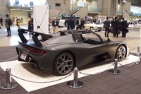 エアコンディショナーを装備することも可能だという「ダラーラ・ストラダーレ」の中で最も実用的なフルキャノピースタイル。