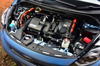パワートレインは「e：HEV」と名付けられたハイブリッド。発電用と走行用の計2基のモーターと、1.5リッター直4エンジンとで構成されている。