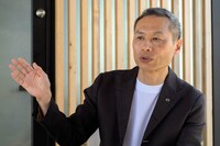 ＜玉谷 聡さんプロフィール＞　
	1988年入社。デザイン本部にて「ボンゴ」や「ファミリア」、初代「プレマシー」、初代「アテンザ」などを手がける。2000年にMNAOデザインへ赴任し、2003年に帰任。「デミオ」や3代目「アテンザ」、コンセプトカー「マツダ雄」などのチーフデザイナーを経て、2017年にラージシリーズ一括チーフデザイナーに就任。2024年にデザイン主査となり、現在は「CX-60」「CX-80」のチーフデザイナーと兼務している。