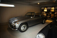 こんなすてきなランチアもすんでいる。ザガートボディーのエレガントな雰囲気に包まれたフラミニア スポーツ。最近、原田さんはフラミニアでクラシックカーイベントに参加することも多い。