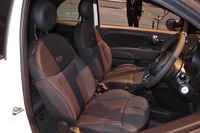 ファブリックシートは、縦ストライプが特徴。