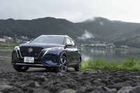 2022年7月19日に発売されたマイナーチェンジ版「日産キックス」。4WDモデルが新規設定されるなど、パワートレインに大規模な改良が加えられた。