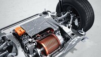 「eATS」と呼ばれる電動パワートレイン。写真は「EQE350＋」のもので、リアに搭載されている。