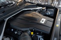 3リッターディーゼルターボの「D300」にPHEVの「P510e」と、豊富に用意されるパワートレインも「レンジローバー」の魅力。しかし、試乗車に搭載されていた4.4リッターV8ガソリンターボの「P530」は、生産が追い付かないことから「SV」グレードを除いて現在受注を停止している。