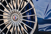 ブレーキは、前がφ395mmのディスクと4ピストン固定キャリパーの組み合わせ、後ろがφ345mmのディスクとフローティングキャリパーの組み合わせだ。