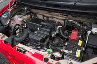 「アルト」に搭載される「R06A」型0.66リッター直3エンジン。最高出力は52ps、最大トルクは63Nmと、ともに「ミラ イース」を上回っている。