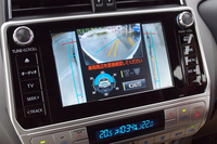 タブレットを思わせるデザインが採用されたセンターモニター。