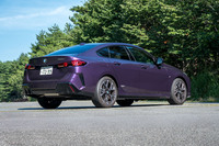 同じ「グランクーペ」でも「4シリーズ」がハッチバックなのに対し、「2シリーズ」はトランク付きのスリーボックススタイル。「1シリーズ」と2つのハッチバックは要らないという判断だろう。