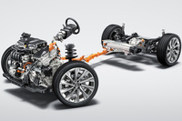 2.5リッター自然吸気エンジン＋ハイブリッドモデルのパワートレイン／ドライブトレイン。「クラウン」がエンジン横置きのFFプラットフォームを採用するのは、これが初のこととなる。