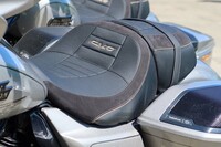 シートは従来モデルに対して、デザインだけでなく素材も改め、快適性の向上が図られている。