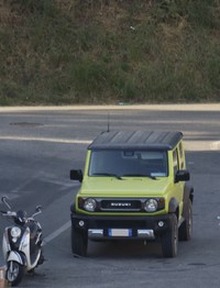 2019年中に「ジムニー」を手に入れた人は、かなりラッキーだったことになる。同年6月、シエナで撮影。