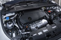 1.6リッター直4ターボエンジンは単体で最高出力180PSを発生。モーターと合わせたシステムトータルでは225PSを発生する。
