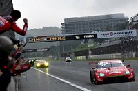 SUPER GT第4戦富士で千代勝正／高星明誠組のNiterra MOTUL Zが勝利