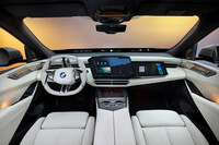 BMWが5代目となる新型「X5」を発表　初の電気自動車「iX5」もラインナップの画像