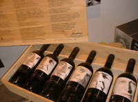 イタリアはキャンティのワイナリー・ディエヴォレのワイン。畑を代々守る人々の顔をラベルにした。